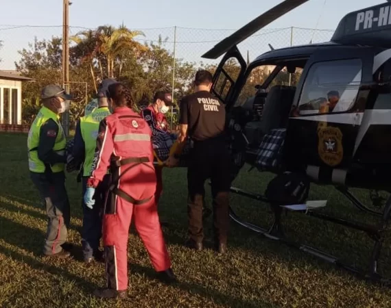 Helicóptero do Saer auxilia no resgate de trabalhador que caiu de uma altura de três metros no Sul de SC