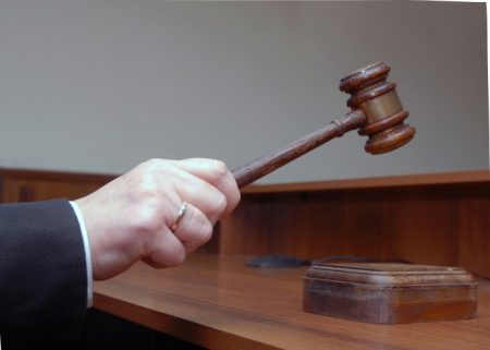 Após 14 anos, homem é condenado por agredir dono de bar com martelo por ter fiado negado em Blumenau