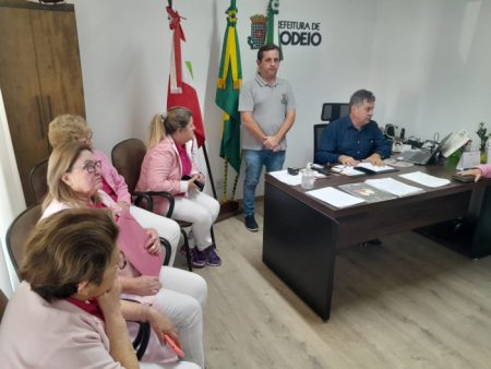 Prefeitura de Rodeio amplia repasses à Rede Feminina de Combate ao Câncer do município