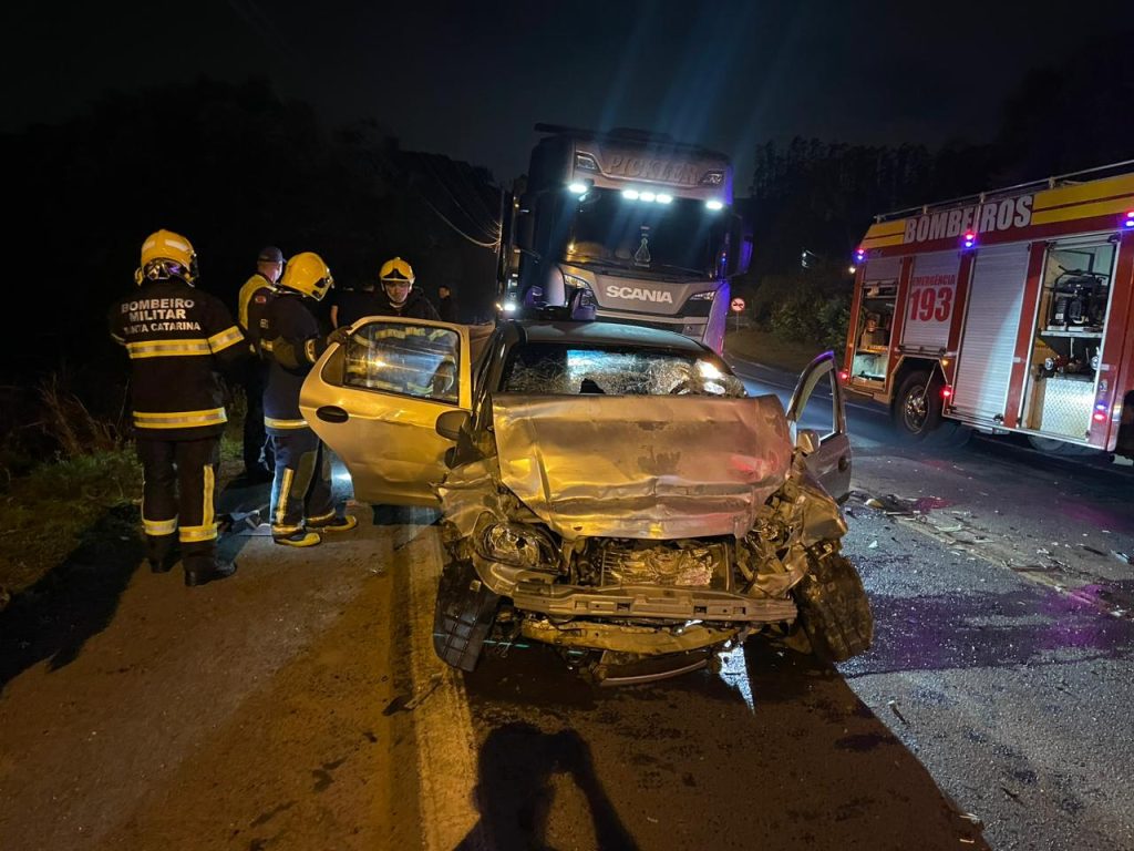 Colisão automóvel x Caminhão deixa três vítimas fatais em Rio do Sul