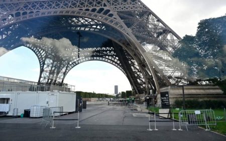 Torre Eiffel é evacuada após ameaça de bomba