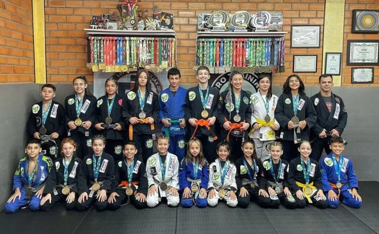 Equipe de Jiu-Jitsu da FME Indaial brilha e conquista 18 medalhas no Campeonato Sul-Americano Kids 