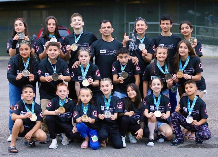 Equipe de Jiu-Jitsu da FME Indaial brilha e conquista 18 medalhas no Campeonato Sul-Americano Kids 