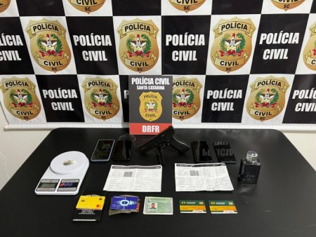 Dupla suspeita de série de roubos a motoristas de aplicativo em Blumenau é presa pela Polícia Civil