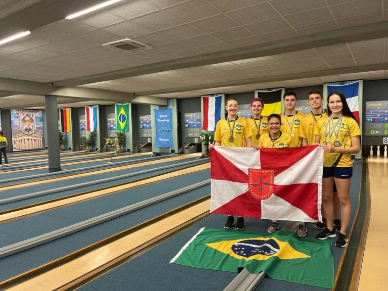 Atletas de Indaial garantem o vice-campeonato do 14° Mundial da Juventude de Bolão com a Seleção Brasileira