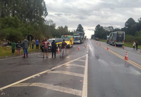 Acidente envolvendo ônibus e carro na BR-116 deixa quatro mortos em SC