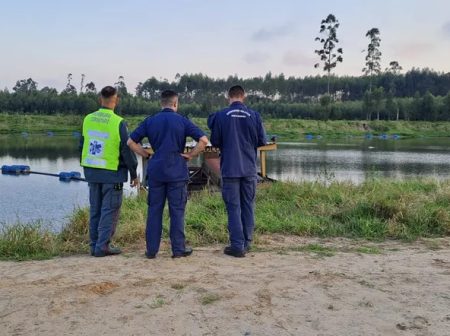 Adolescente de 15 anos desaparece após barco afundar em lagoa de Penha