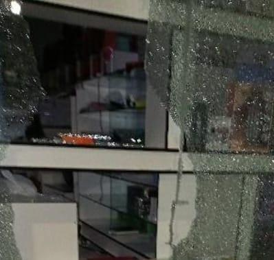 Homem é preso após quebrar vitrine de loja e ser flagrado com itens furtados em Blumenau