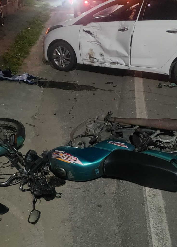 Colisão entre veículos deixa motociclista com suspeita de fratura em Ilhota