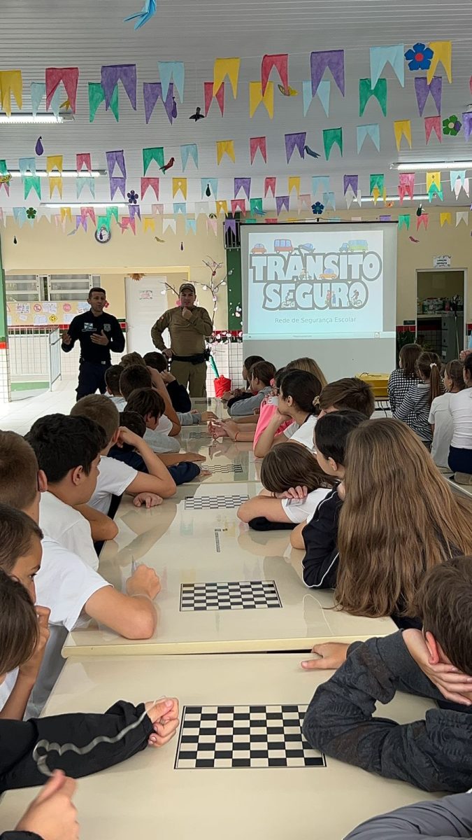 Ação educativa na SENAT promove conscientização no trânsito em Timbó