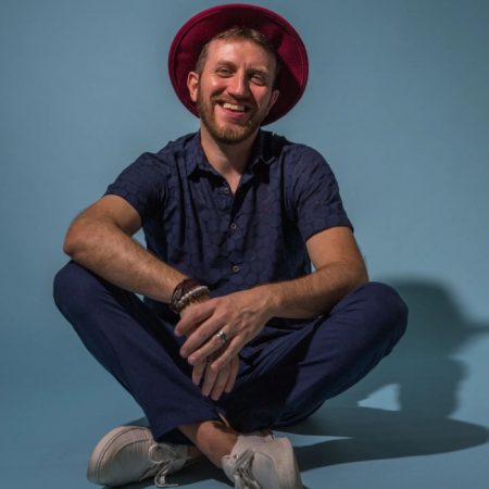 Cantor de Blumenau conquista 1° lugar na categoria on-line em Festival Nacional da Canção