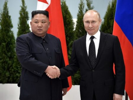 Kim Jong-un e Putin planejam encontro para discutir vendas de armas