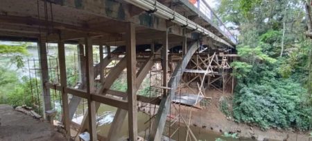 Etapa de concretagem da ponte do Centro em Blumenau interdita acesso temporariamente