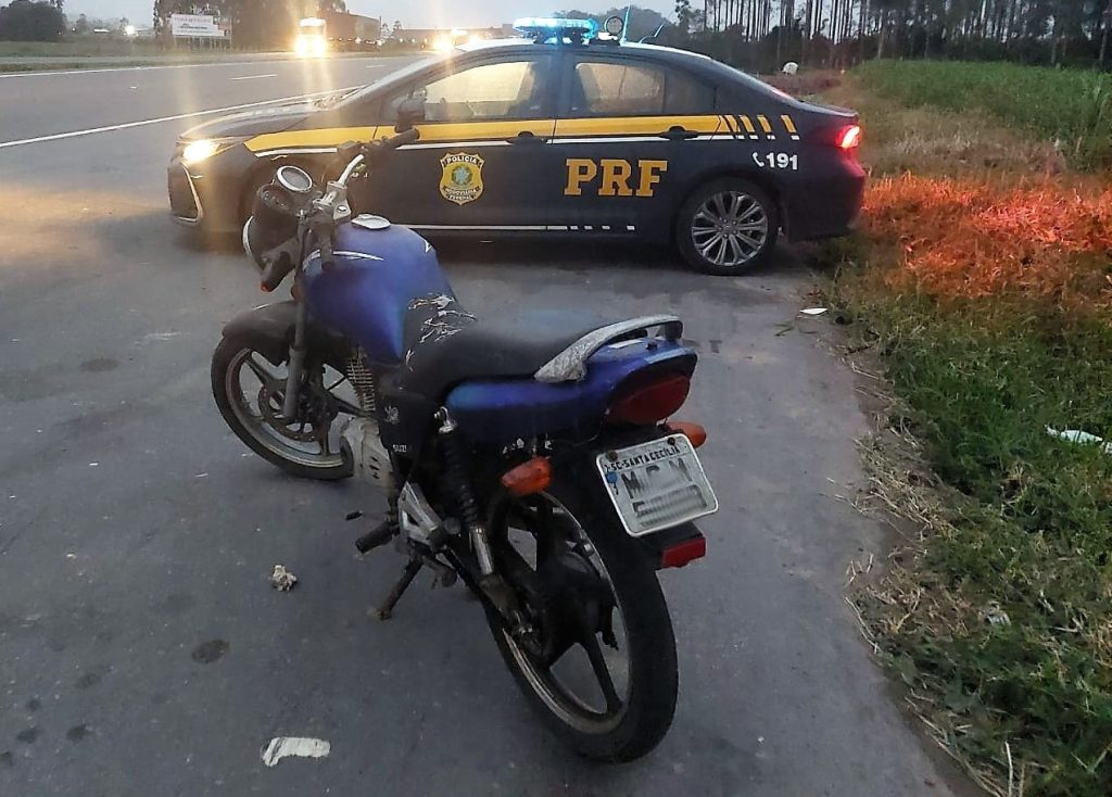 PRF recupera moto furtada há 4 anos na BR-470