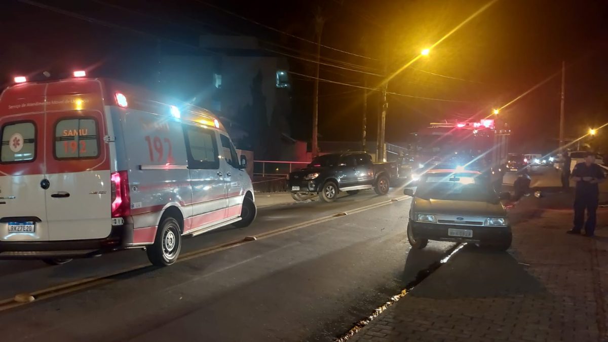 Motociclista morre após colidir contra 2 carros em Blumenau