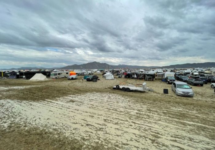Burning Man: Festival é interrompido pelas chuvas e mais de 70 mil ficam ilhados