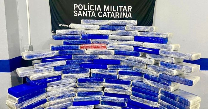 PM apreende carga de cocaína avaliada em R$ 2,3 milhões em Balneário Camboriú