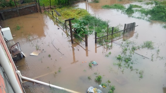 Fortes chuvas causam alagamentos, inundações e afetam famílias no sul de SC