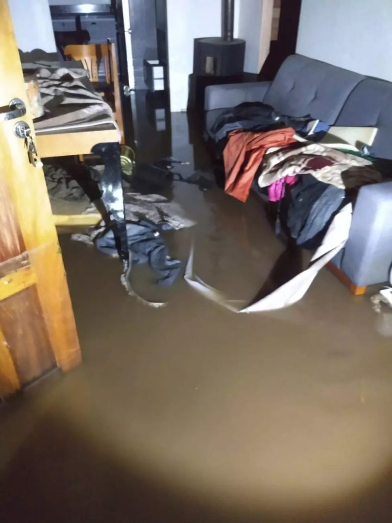 Fortes chuvas causam alagamentos, inundações e afeta famílias no sul de SC