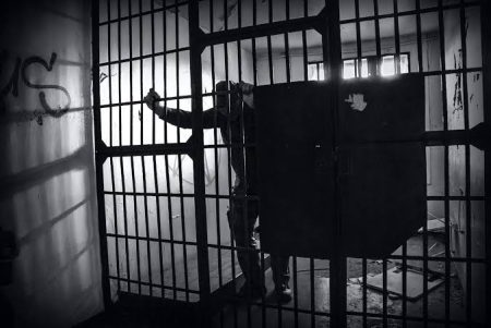 Detentos de Blumenau criam passagem secreta na prisão para troca de itens e fotos pessoais