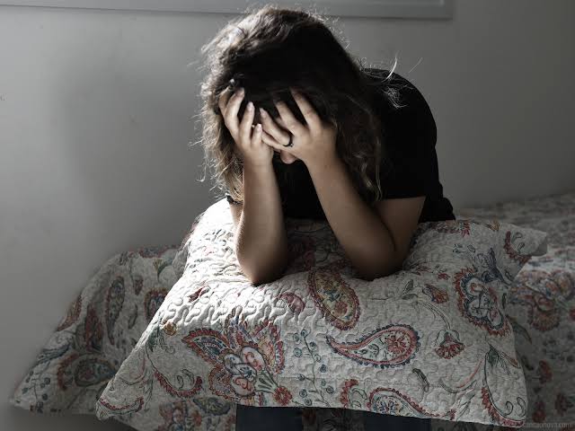 Mulher denúncia marido após sofrer agressão psicológica e injúria em Indaial