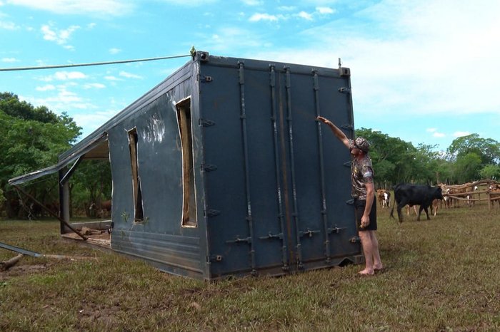 Casa container de 12 toneladas viaja mais de 350 quilômetros pelo Rio Uruguai durante enchente