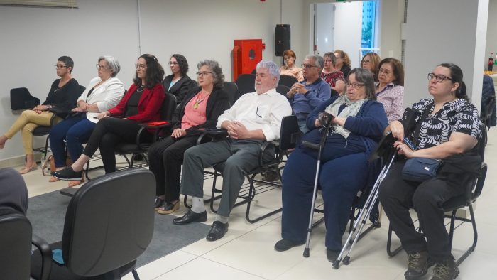 Servidores públicos aposentados recebem homenagem com a Medalha Horácio Cristofolini em Timbó