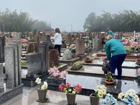 Cemitérios de Timbó funcionam normalmente no dia de finados