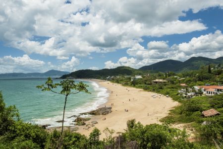 Santa Catarina tem 15 praias com selo Bandeira Azul e lidera o ranking nacional 