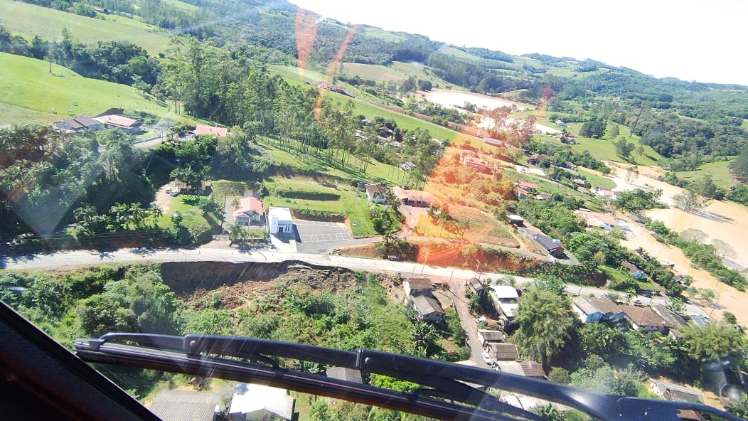 Imagens aéreas mostram situação de Rio do Sul e Taió após chuvas intensas 