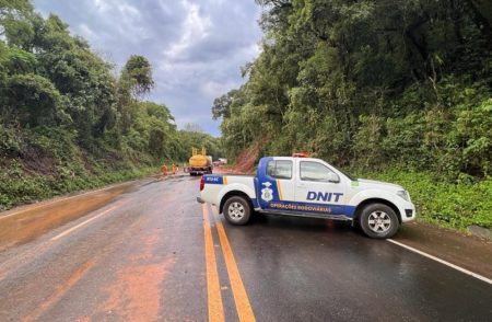DNIT age rapidamente para garantir a segurança nas rodovias federais durante chuvas em SC