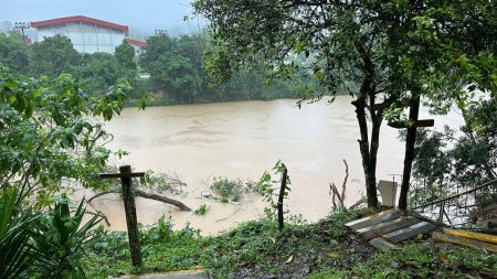 Rio Benedito em Timbó atinge nível de alerta após fortes chuvas