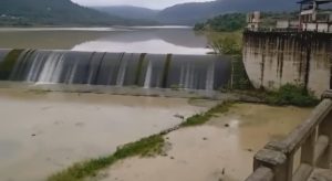 Barragem de José Boiteux verte pela 1° vez na história após atingir limite