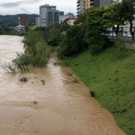 Nível do rio Itajaí-Açu em Blumenau começa a recuar após chuvas intensas