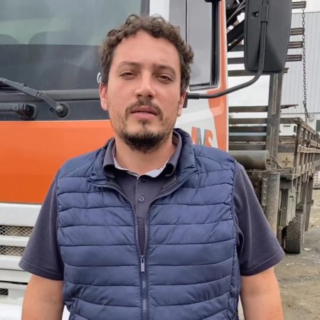 Empresário de Timbó disponibiliza caminhões para população