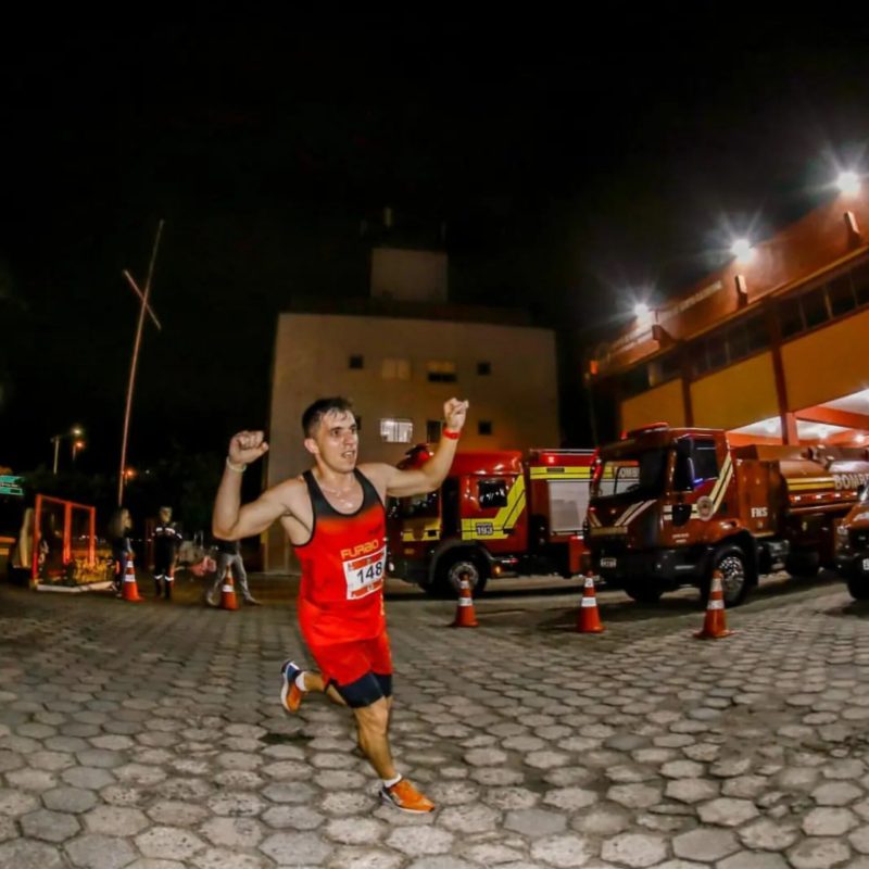 1ª Corrida do Fogo de Florianópolis reúne mais de 1000 atletas no CEBM
