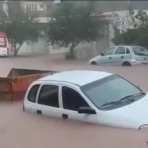 Fim de semana em SC é marcado por alagamentos e alertas de deslizamentos de terra