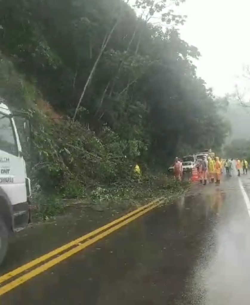 PRF e DNIT unem esforços para desobstruir a BR-470 em Ibirama e restabelecer o trânsito