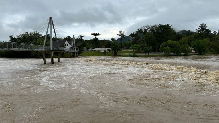 Alerta da Defesa Civil: SC pode registrar acumulados de chuva de até 200mm em algumas regiões