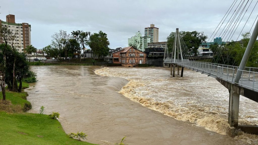Alerta para cota de enchente de 7,5m para as próximas horas em Timbó