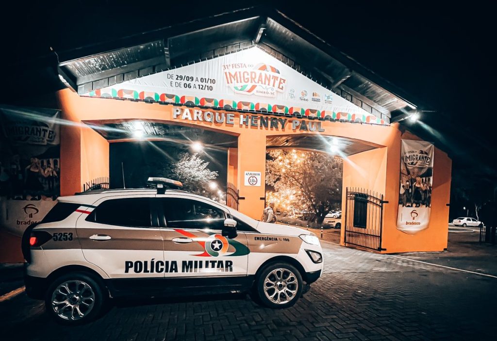 Cerca de 20 motoristas são notificados e autuados pela Polícia Militar de Timbó por irregularidades no trânsito