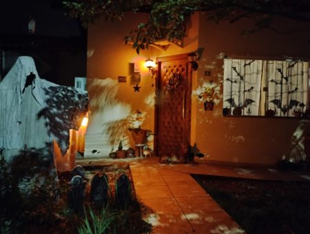 Casa em Rodeio 12 transporta moradores para o espírito de Halloween dos Estados Unidos