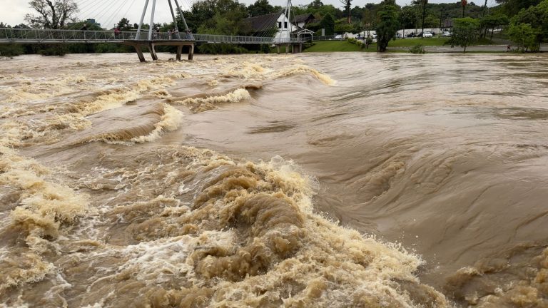 SC em alerta: especialistas dizem que ‘vai chover em três dias o volume previsto para um mês’