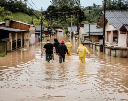 SC enfrenta grave crise com 67 municípios registrando ocorrências devido as chuvas