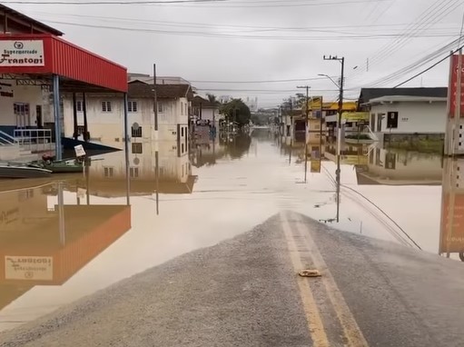 Prefeito de Rio do Oeste adota medida inovadora para alertar população sobre enchente