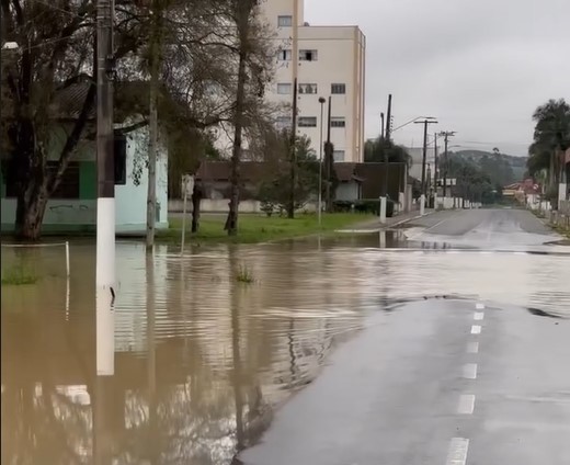 Prefeito de Rio do Oeste adota medida inovadora para alertar população sobre enchente