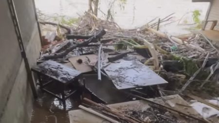 Empresa é destruída pelas enchentes e família faz vaquinha para se recuperar em SC