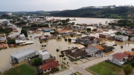 Assistência Social de Rio do Oeste solicita doações de materiais de limpeza após enchente