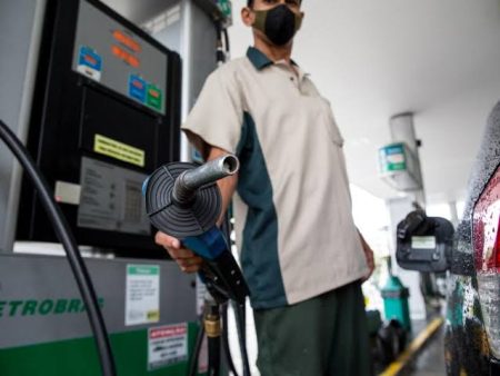 Petrobras anuncia ajustes nos preços da gasolina e do diesel para distribuidoras a partir de sábado