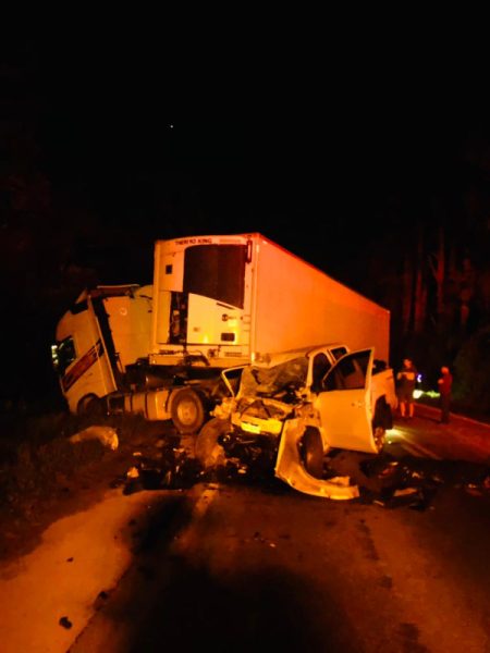 Tragédia na BR-470: colisão frontal entre VW Amarok e carreta deixa homem morto na Serra Catarinense
